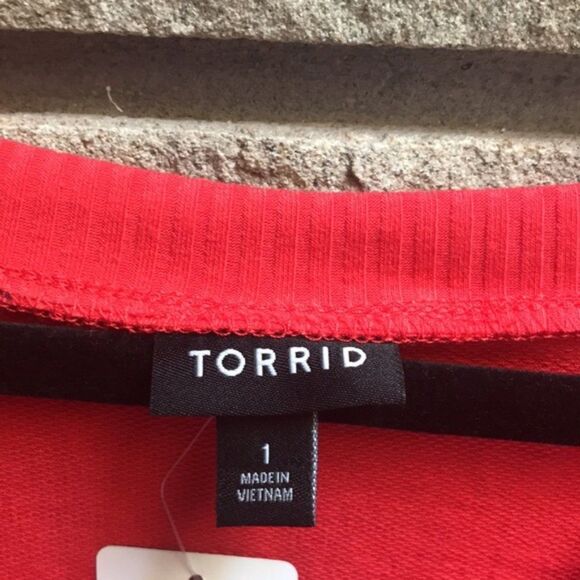 NWT Torrid FRENCH TERRY V-NECK RUFFLE SHOULDER SWEATSHIRT 1x Red NWT - Picture 6 of 10